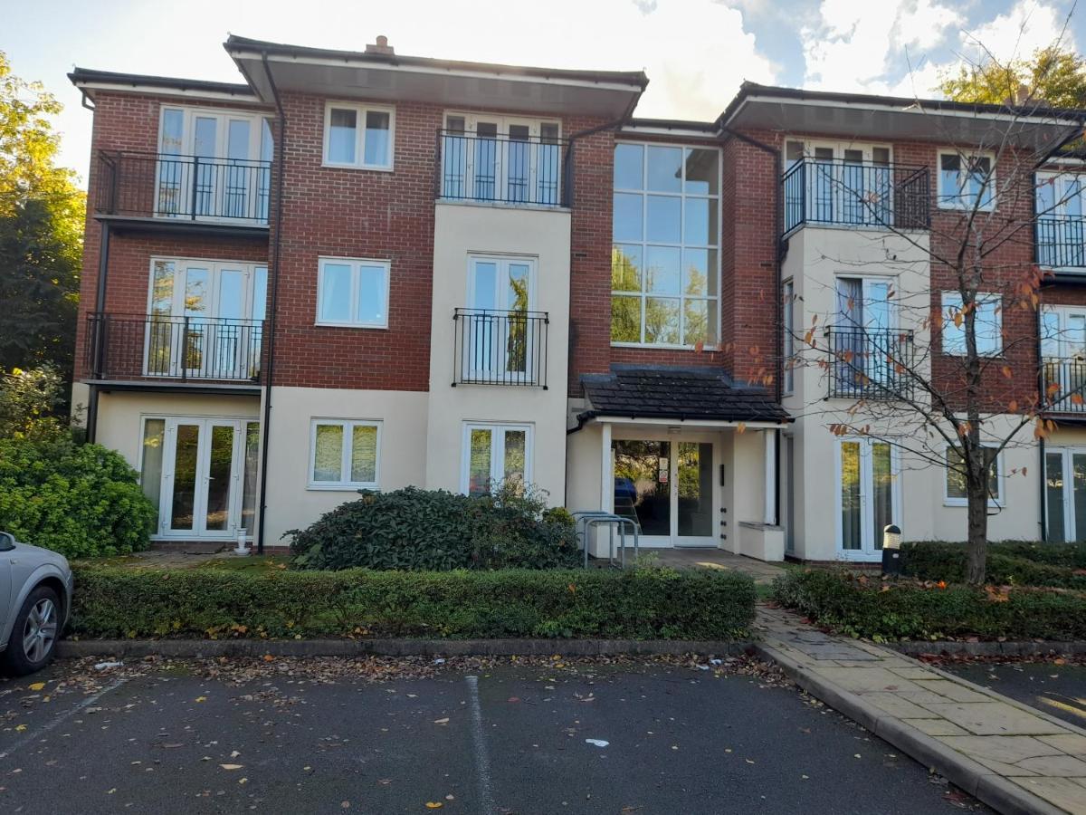 Penthouse Apartment Free Wi-Fi & Parking Occasional Bed Available Solihull Exterior foto